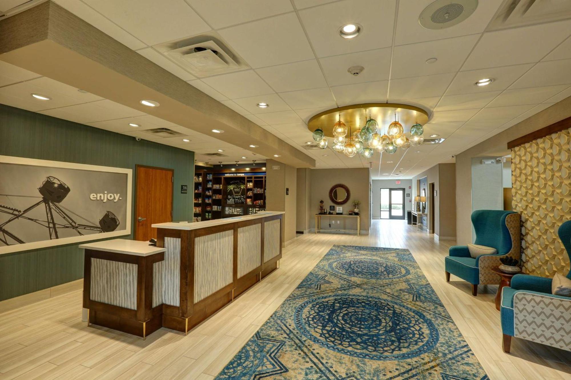 Hampton Inn & Suites By Hilton Tampa Busch Gardens Area Exterior foto